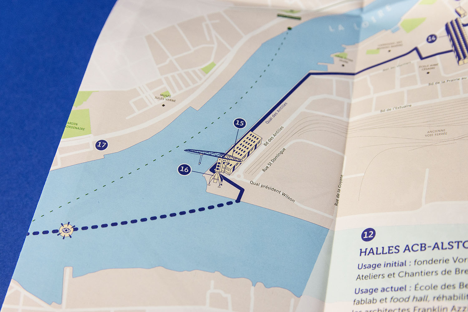 zoom sur des illustrations de bâtiments sur une carte de la ville de Nantes